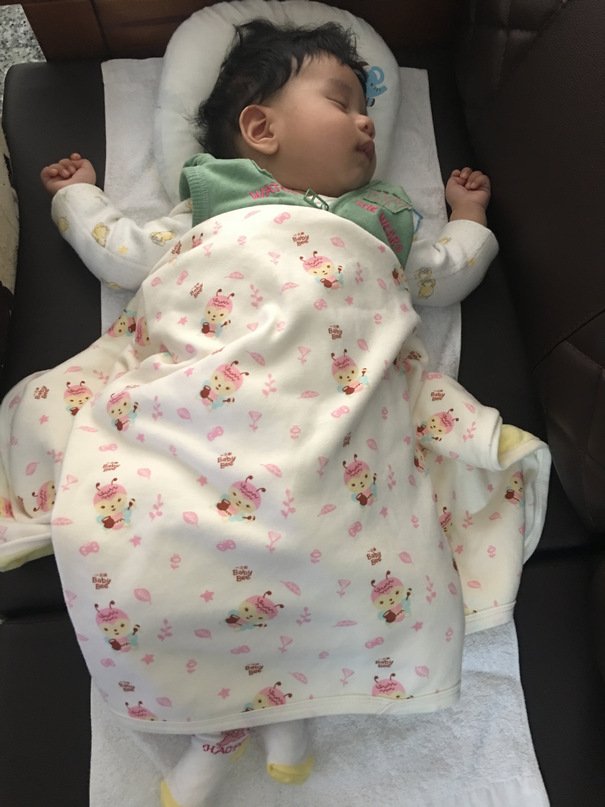 吃完飯回來已經睡著的baby,我再度融化