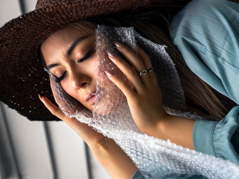 use plastic to clean your face?