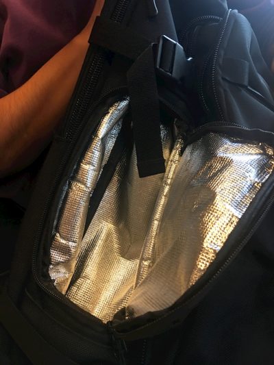 SWAG後背包有一個保冷袋設計