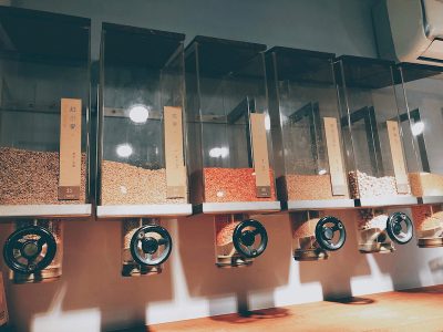 盛裝穀物的壓克力箱