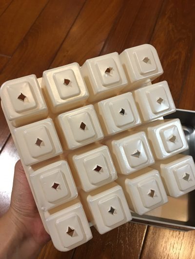 底部用美工刀割十字,然後向外摺