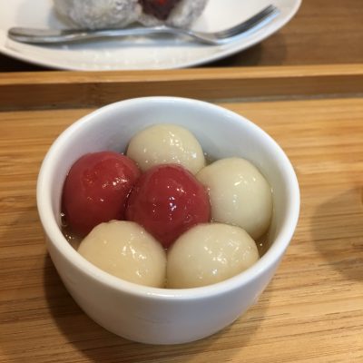 湯圓，厚實的軟，不會軟爛，喜歡這樣的嚼勁