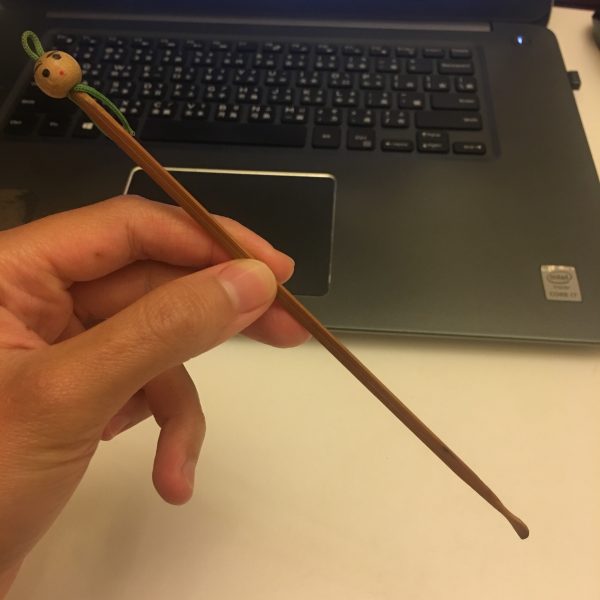 我家的竹製掏耳棒,這支至少快30歲了吧!