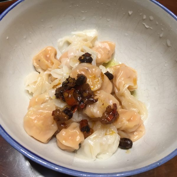 粉嫩系紅油抄手