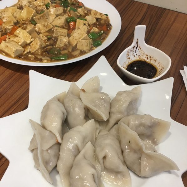 第一次到心名食堂 點的水餃和麻婆豆腐 第一次到心名食堂 點的水餃和麻婆豆腐