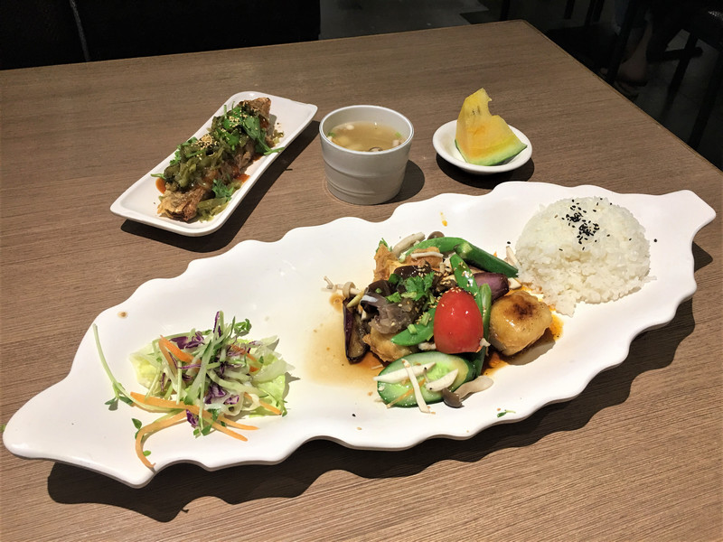 綠色大地_鮮蔬黃金豆腐排 + 糯米腸