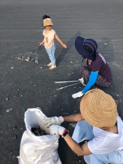 與茉莉家淨灘去