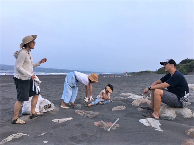 與茉莉家淨灘去