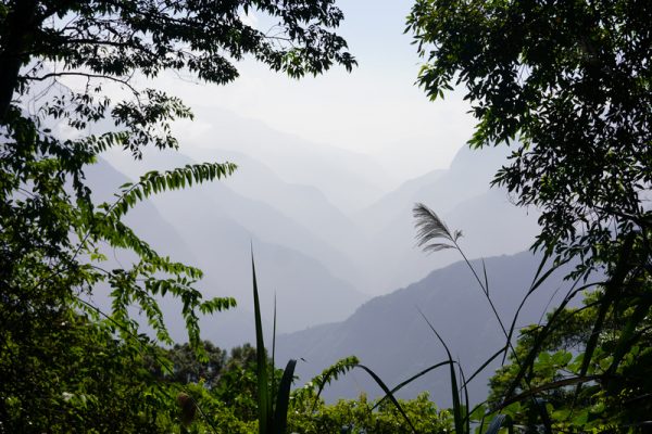層巒疊嶂 層巒疊嶂