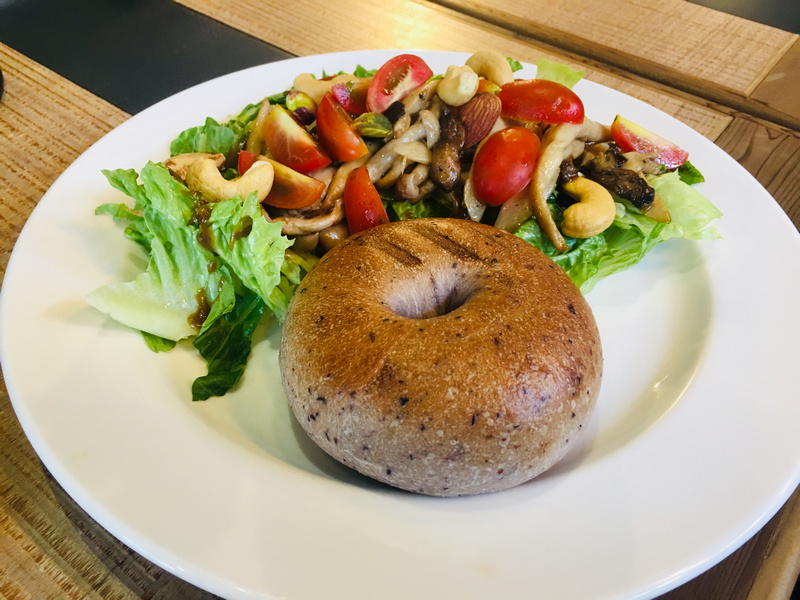 台東食冊café書店 貝果好吃