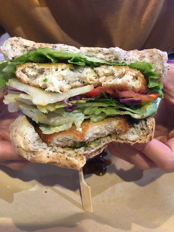 宜蘭羅東蔬食_Burger Su 泰式酸辣鱈魚+雞排雙層蔬食漢堡 宜蘭羅東蔬食_Burger Su 泰式酸辣鱈魚+雞排雙層蔬食漢堡