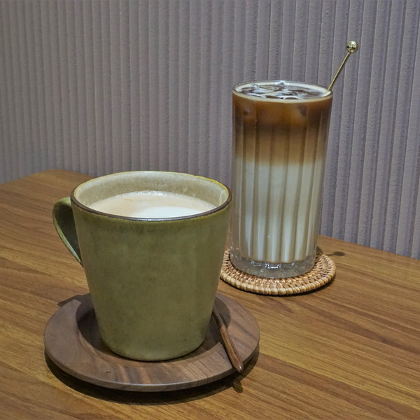 宜蘭蔬食料理_小豆田茶餐室DŌMO_vegan燕麥奶拿鐵 宜蘭蔬食料理_小豆田茶餐室DŌMO_vegan燕麥奶拿鐵