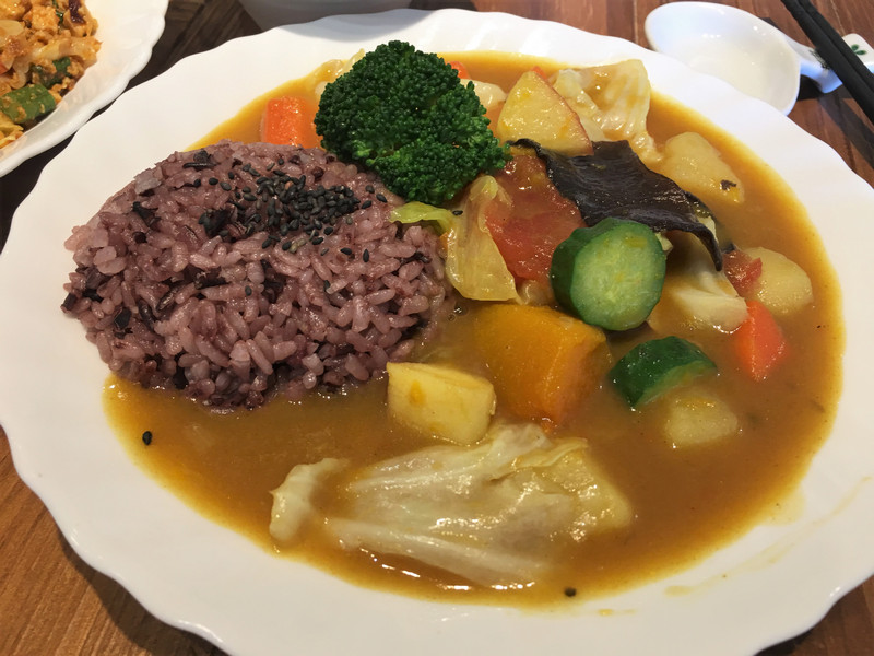 台東知本蔬食_緣之鮮養生黑白木耳_蔬果咖哩飯