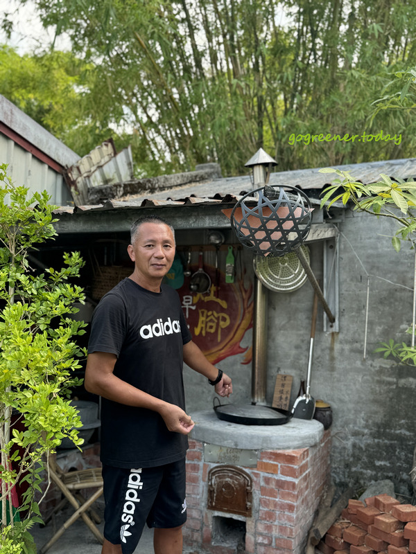 宜蘭冬山找茶小旅行_灶的多元宇宙_有蟲咬物文創餐屋_老闆爸爸解說傳統大灶 宜蘭冬山找茶小旅行_灶的多元宇宙_有蟲咬物文創餐屋_老闆爸爸解說傳統大灶